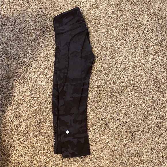 Train Times Lululemon leggings - Picture 3 of 3